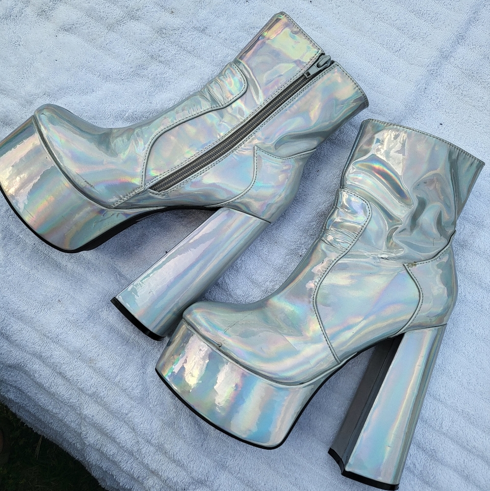 Holographic gogo boots, dollskill, size 7